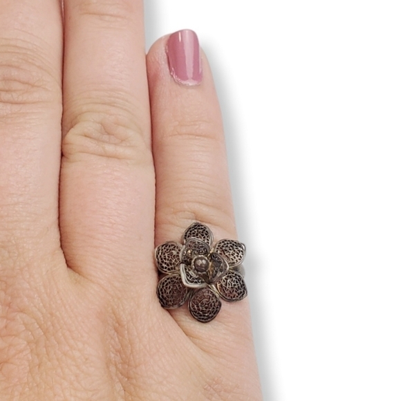 Vintage Filigree Flower Ring 925 Sterling Silver Dimensional Delicate Size 5.5 - Picture 10 of 12